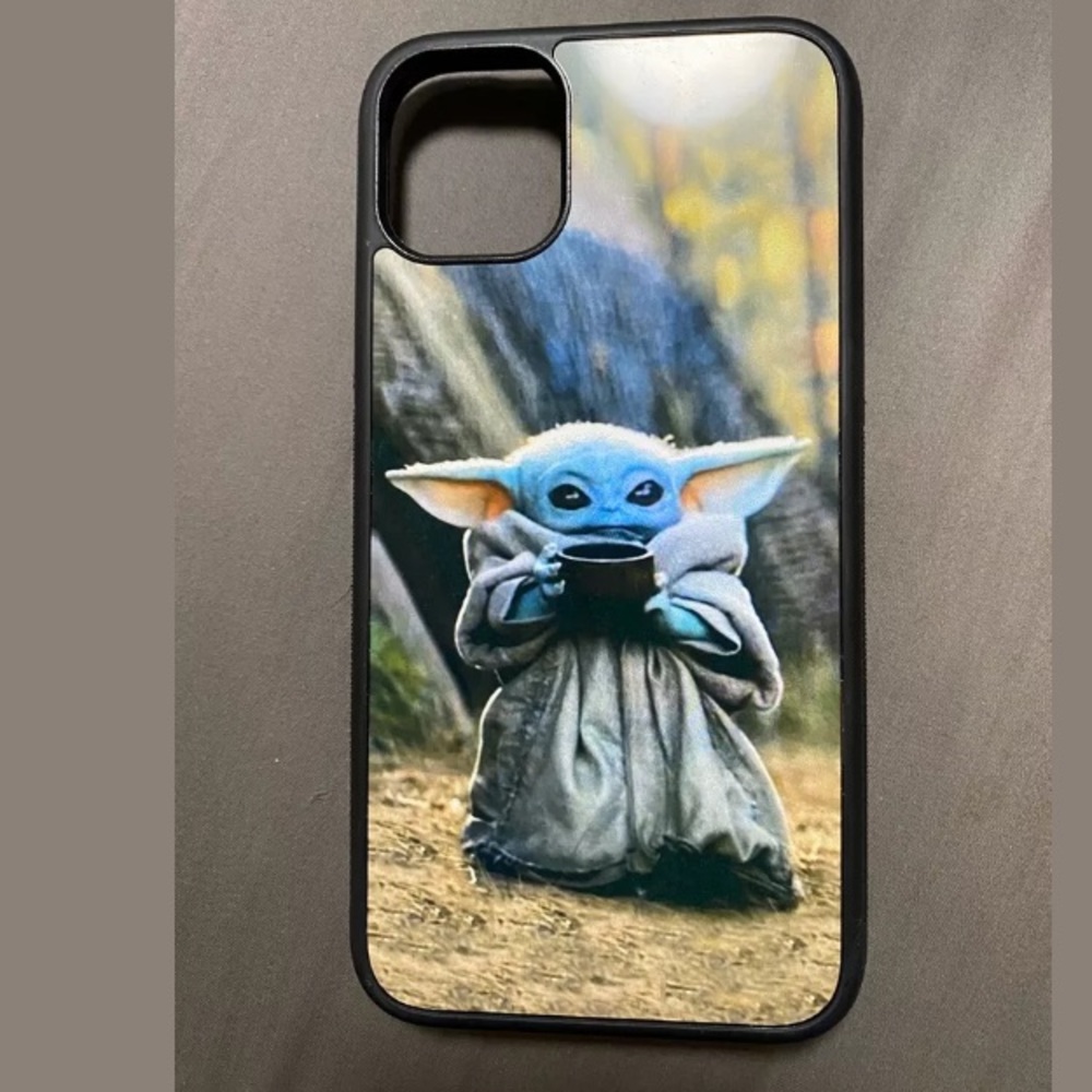 Baby Yoda/The Child IPhone 11 Hardshell case